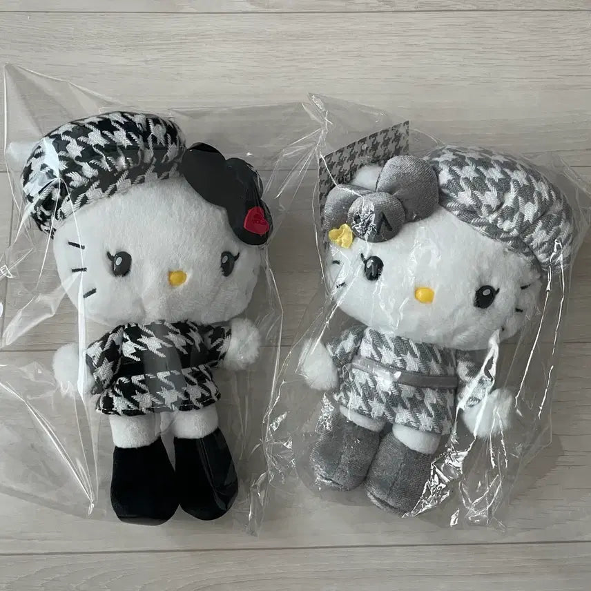 [BUNJANG] Sanrio Hello Kitty 51st Anniversary Monokuro Houndstooth Mascot Doll Keyring / 헬로키티 51주년 모노쿠로 하운드투스 마스코트 인형 키링 - 키티, 미미