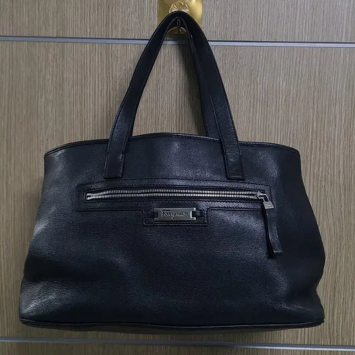 [BUNJANG] Salvatore Ferragamo Black Leather Tote Bag / 페라가모 블랙 레더 토트백