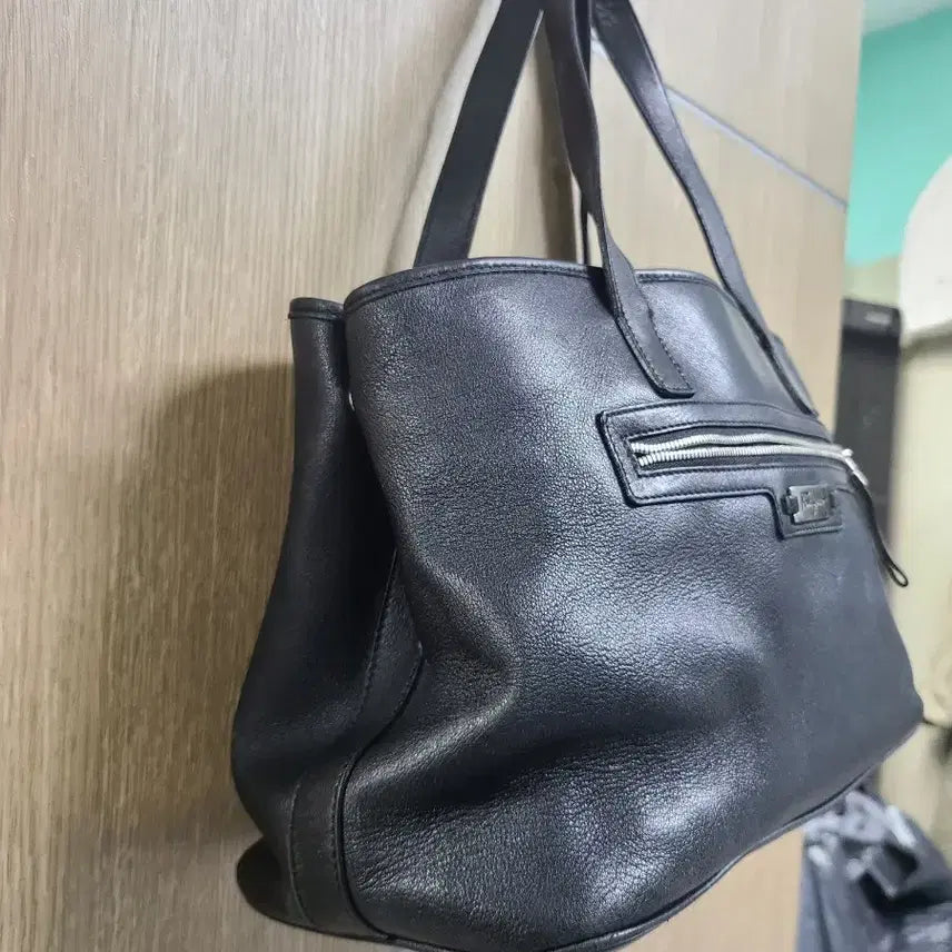 [BUNJANG] Salvatore Ferragamo Black Leather Tote Bag / 페라가모 블랙 레더 토트백