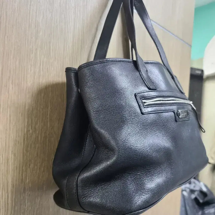[BUNJANG] Salvatore Ferragamo Black Leather Tote Bag / 페라가모 블랙 레더 토트백
