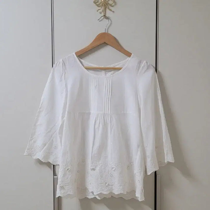 [BUNJANG] Earth Music &amp; Ecology Pintuck Button Cardigan Blouse / 어스뮤직earthmusic 핀턱단추자수블라우스가디건빈티지모리걸카라하나마루