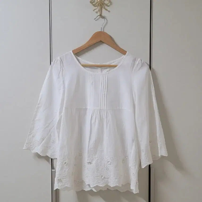 [BUNJANG] Earth Music &amp; Ecology Pintuck Button Cardigan Blouse / 어스뮤직earthmusic 핀턱단추자수블라우스가디건빈티지모리걸카라하나마루