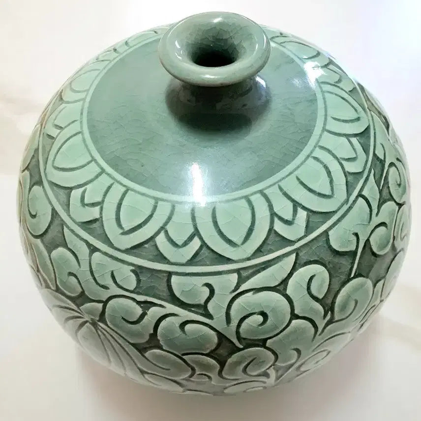 [BUNJANG] Celadon Vase with Lotus Scroll Motif / 당초문 청자