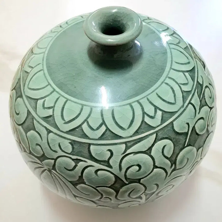 [BUNJANG] Celadon Vase with Lotus Scroll Motif / 당초문 청자