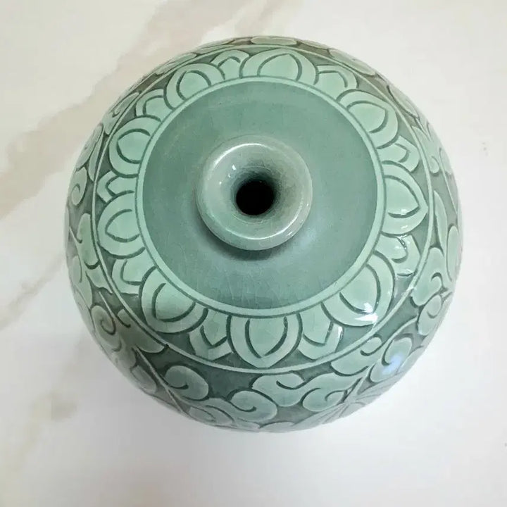 [BUNJANG] Celadon Vase with Lotus Scroll Motif / 당초문 청자
