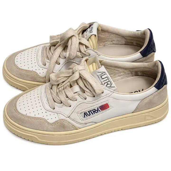[SOLD OUT] 오트리 메달리스트 스니커즈 화이트 36