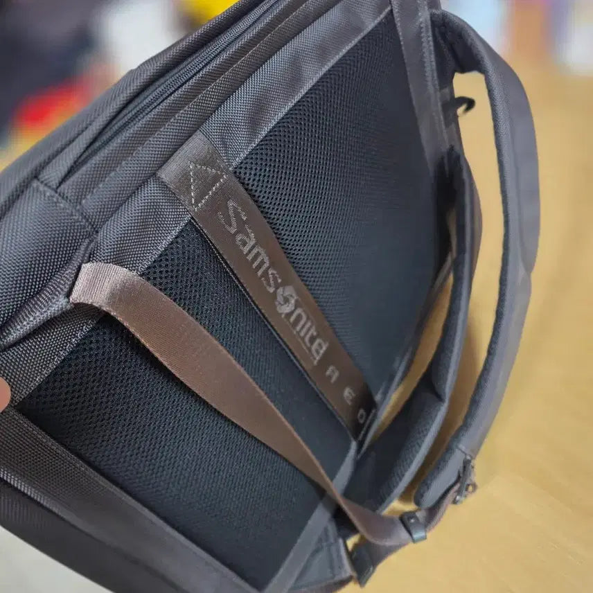 [BUNJANG] Samsonite Grey Leather Trim Backpack / 쌤소나이트 백팩 회색 가방  사이즈 40*30 앞쪽 가죽