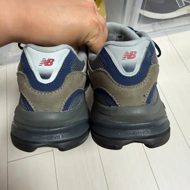 [BUNJANG] New Balance Khakis 2010 Used Sneakers Size 265 / [265] 뉴발란스 카키스 2010 중고