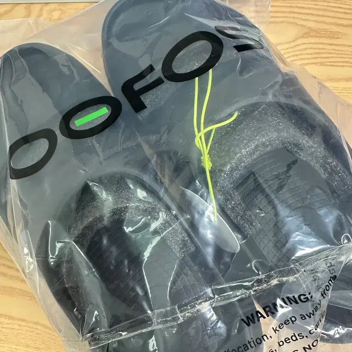 [BUNJANG] OOFOS OOOYeah Slide Sandals Black Unisex / 새제품) 우포스 OOyea 블랙 남여공용 슬라이드 슬리퍼 240