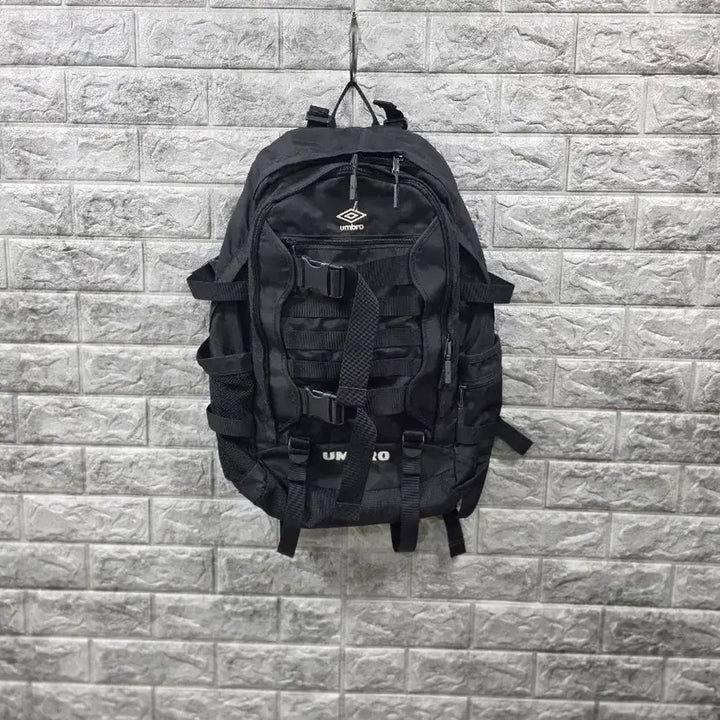 [BUNJANG] Umbro Black Backpack / 엄브로 블랙 백팩 가방  사이즈 55*40