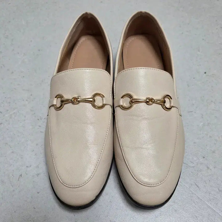 [BUNJANG] Ivory Gold Trim Loafers / 245)아이보리 금장 장식 로퍼
