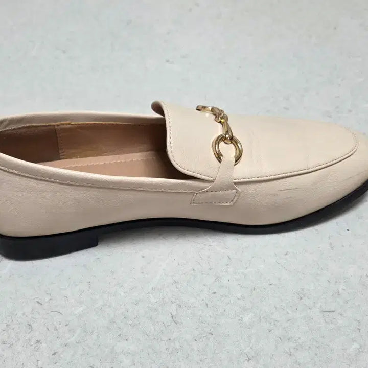[BUNJANG] Ivory Gold Trim Loafers / 245)아이보리 금장 장식 로퍼