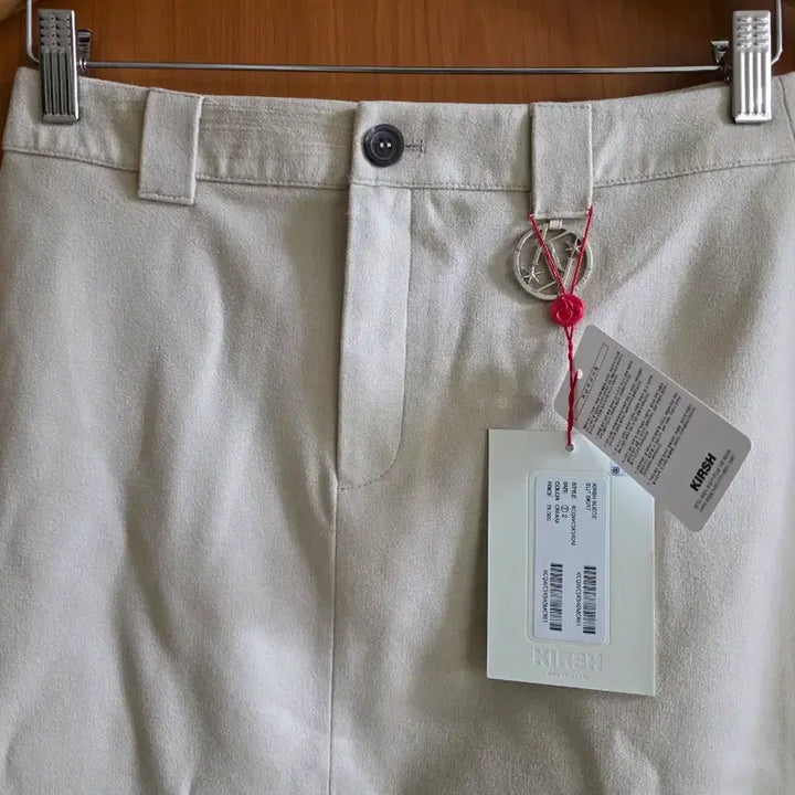 [BUNJANG] Kirsh Front Slit Cream Skirt (M) / (새상품) 무신사  KIRSH 앞트임 크림 스커트(M)