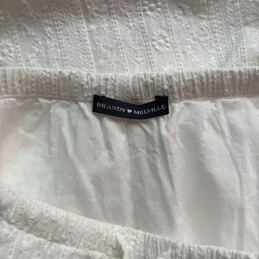 [BUNJANG] Brandy Melville Flower Embroidered Long Skirt / [새 상품] 브랜디 멜빌 플라워 자수 롱스커트