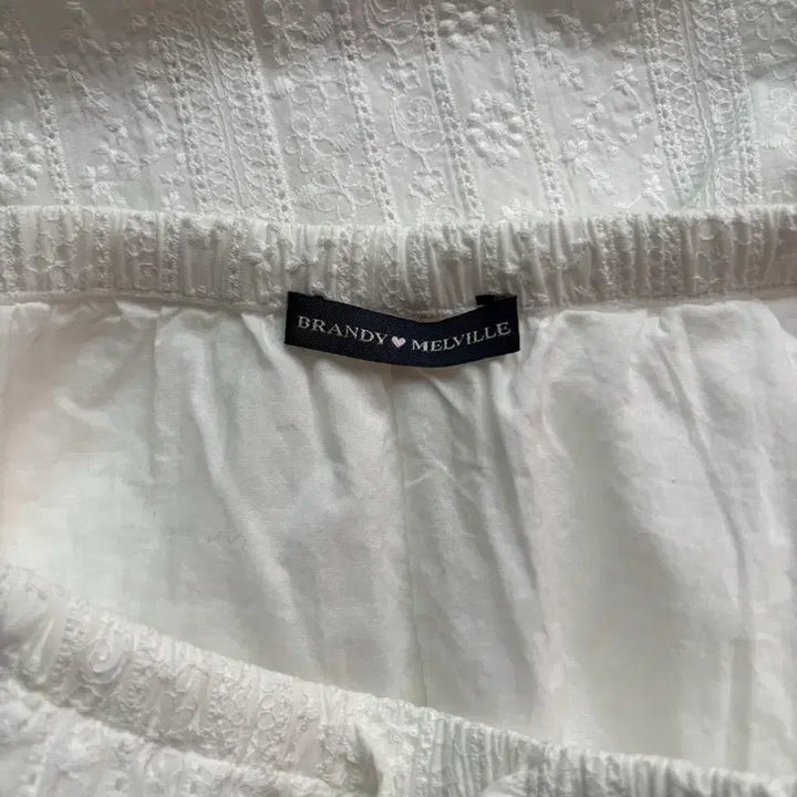 [BUNJANG] Brandy Melville Flower Embroidered Long Skirt / [새 상품] 브랜디 멜빌 플라워 자수 롱스커트
