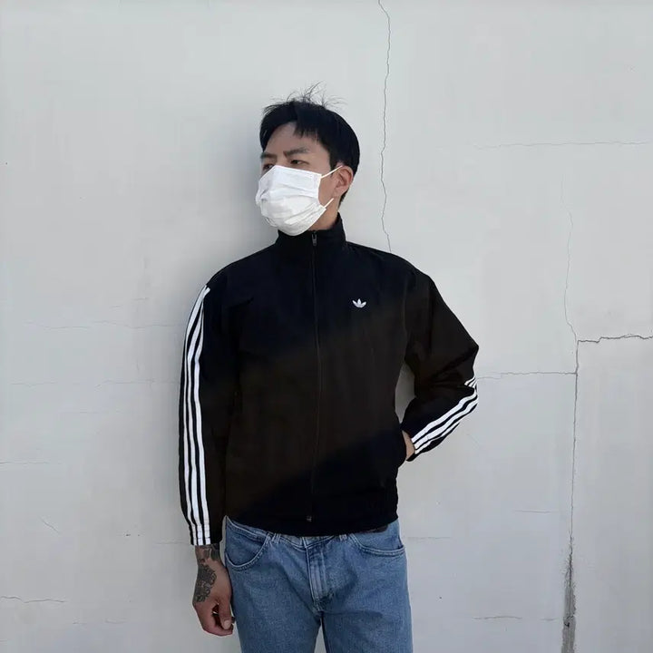 [BUNJANG] Adidas Originals Cropped Windbreaker Jacket / M) 아디다스 오리지널 크롭 백 빅트레포일 바람막이 자켓