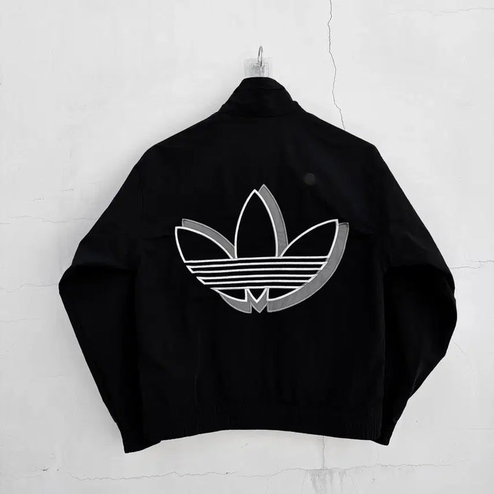 [BUNJANG] Adidas Originals Cropped Windbreaker Jacket / M) 아디다스 오리지널 크롭 백 빅트레포일 바람막이 자켓