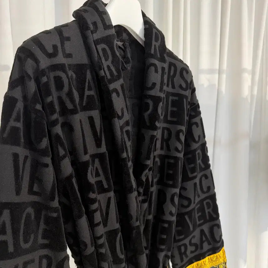 [BUNJANG] Versace Baroque Robe Gown Black / 베르사체 바로크 로브 가운 블랙 FREE사이즈