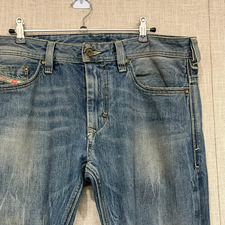 [BUNJANG] Diesel Dragon Embroidered Washed Denim Pants Size 32 / 디젤 드래곤 자수 워싱 데님 팬츠 32