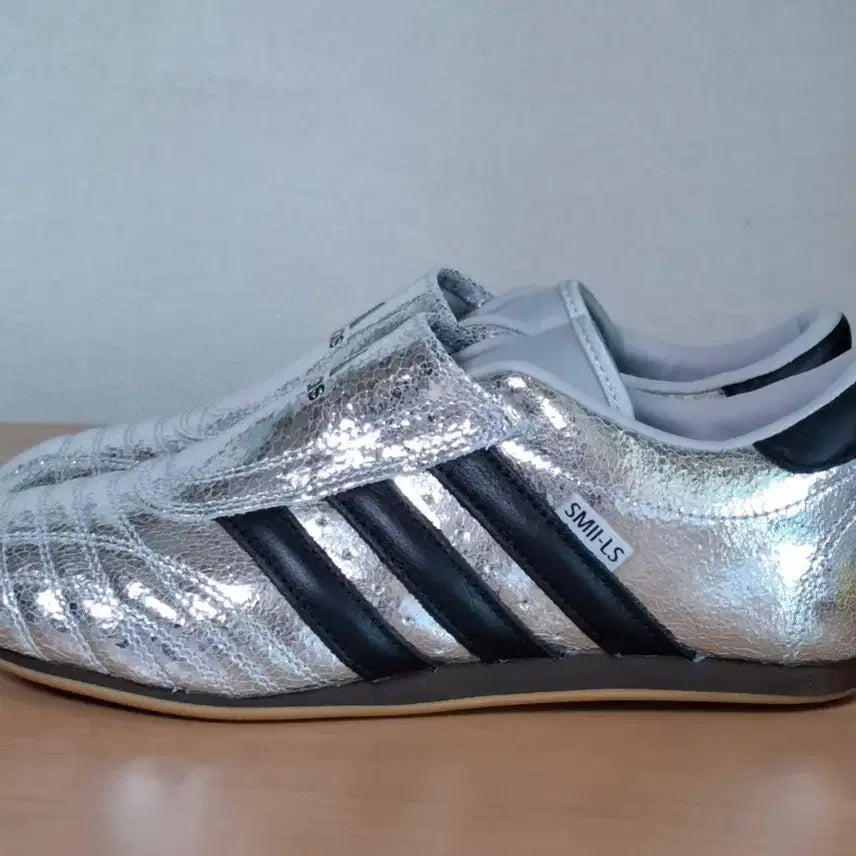 [BUNJANG] Adidas Taekwondo Metallic Silver Shoes (250-255) / 아디다스 250-255 태권도 메탈릭 실버