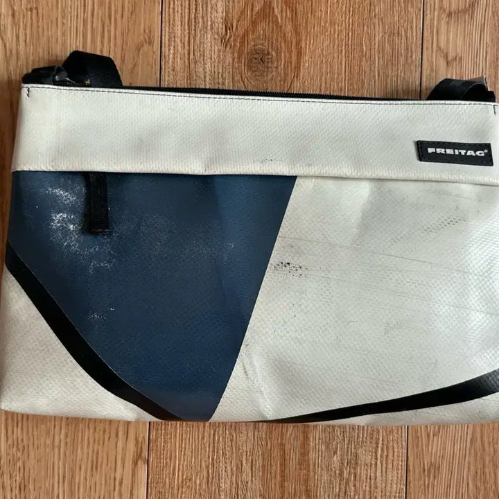 [BUNJANG] Freitag F553 Lou Crossbody Bag / 프라이탁 루 흰파