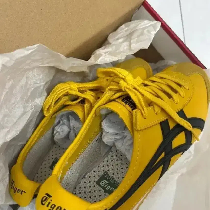 [BUNJANG] Onitsuka Tiger Mexico 66 Yellow/Black Sneakers / 오니츠카타이거 멕시코66 옐로우 230