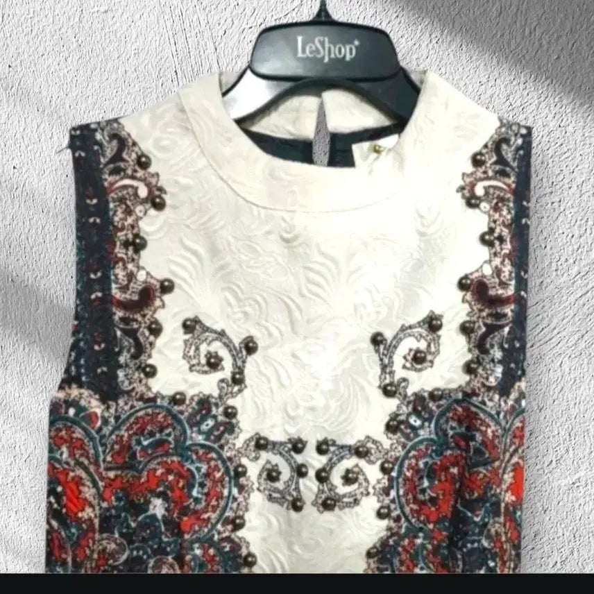 [BUNJANG] Sleeveless Dress with Ornate Pattern / 화려한 패턴 원피스