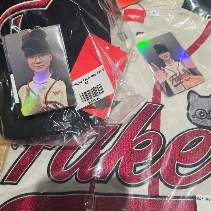 [BUNJANG] T1 Faker Day Commemorative Ball Cap + Uniform + Photocard Set / (사이즈 M)T1 페이커 데이 기념 볼캡 + 유니폼 + 포토카드