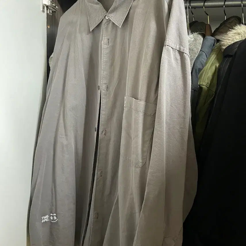 [BUNJANG] Twopeace Doodle Hand-Stitched Vintage Dyed Shirt Charcoal / 투스페이스 낙서 핸드스티치 빈티지 다잉 셔츠 차콜 2
