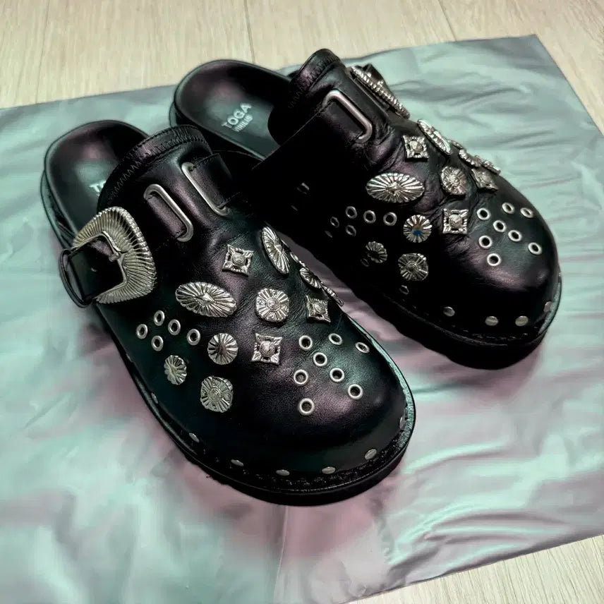 [BUNJANG] Toga Virilis Silver Stud Mules / 토가 비릴리스 실버 스터드 뮬