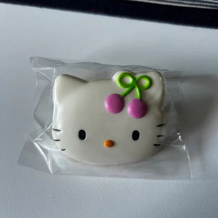 [BUNJANG] Vintage Hello Kitty Cherry Clip / 고전 키티 체리 클립
