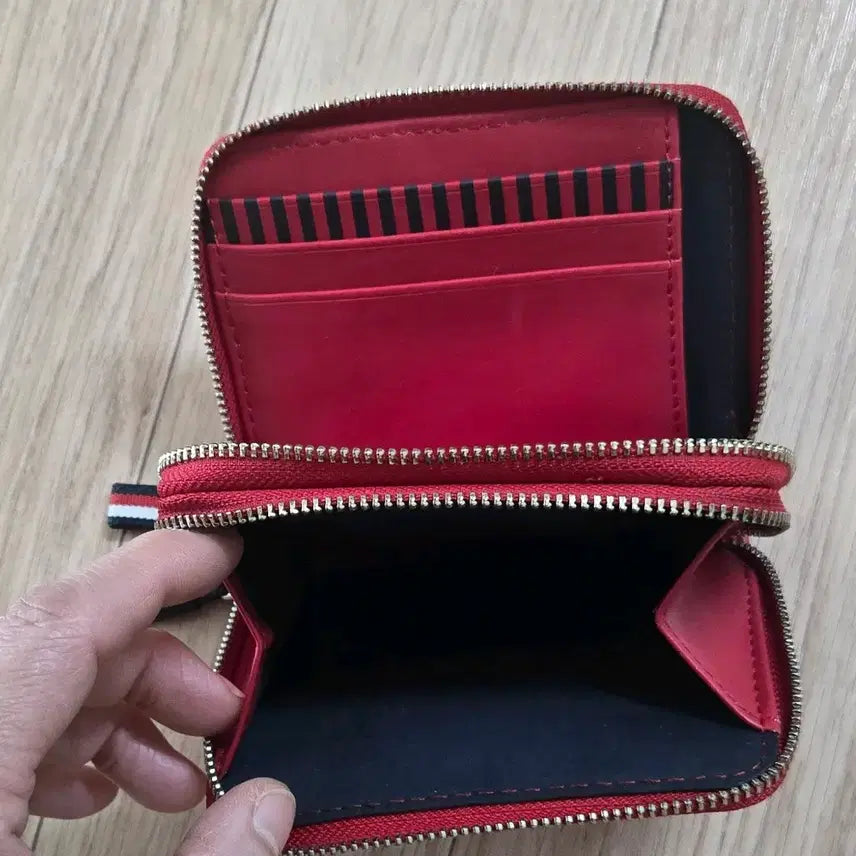 [BUNJANG] Tommy Hilfiger Red Zip Around Wallet / 타미힐피거 레드 반지갑 지퍼지갑