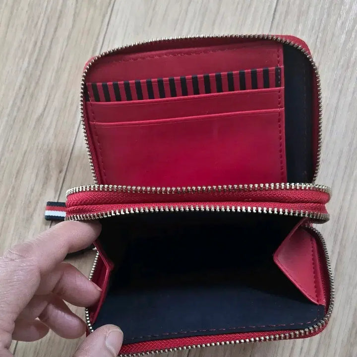 [BUNJANG] Tommy Hilfiger Red Zip Around Wallet / 타미힐피거 레드 반지갑 지퍼지갑