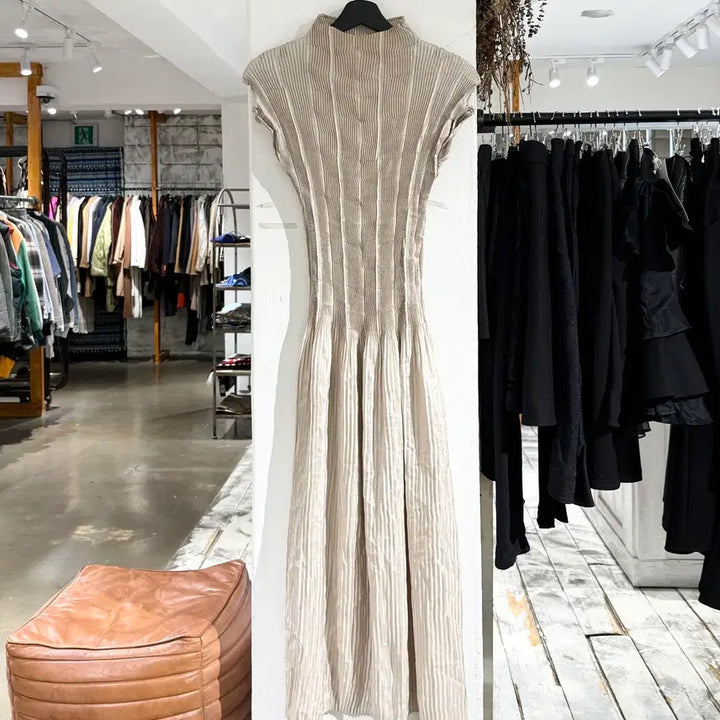[BUNJANG] Speccio Pleats Beige Half Long Dress / 스피치오 플리츠 베이지 하프 롱 원피스