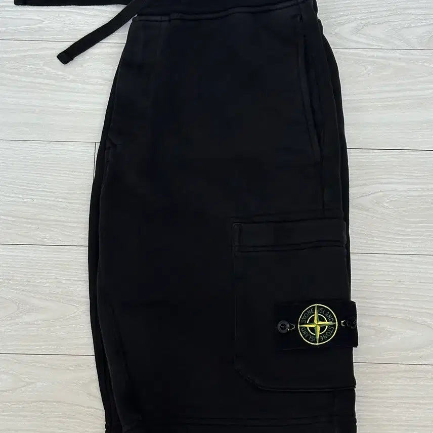 [BUNJANG] Stone Island Fleece Bermuda Shorts Black / 스톤아일랜드 플리스 버뮤다 팬츠 24ss 블랙