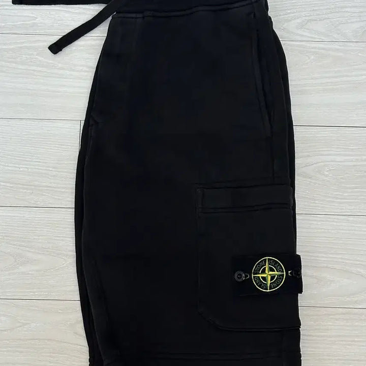 [BUNJANG] Stone Island Fleece Bermuda Shorts Black / 스톤아일랜드 플리스 버뮤다 팬츠 24ss 블랙