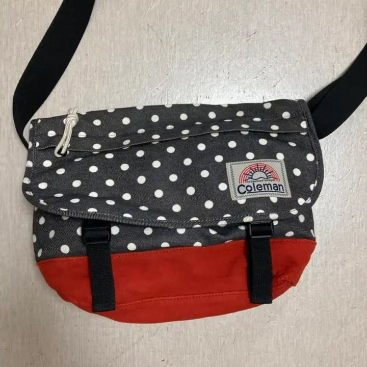 [BUNJANG] Coleman Vintage Polka Dot Crossbody Messenger Bag / 콜맨 빈티지 도트무늬 땡땡이 크로스백 메신저백/00&