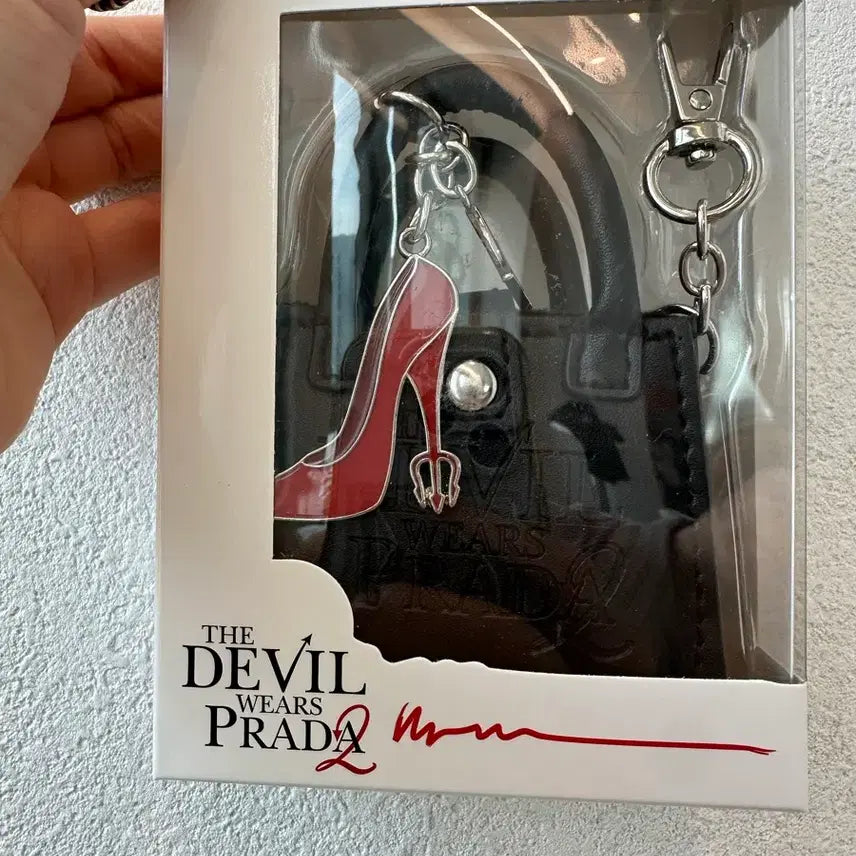 [BUNJANG] The Devil Wears Prada 2 Lotte Cinema Keyring (Sealed) / 악마는 프라다를 입는다2 롯데시네마 키링(미개봉)
