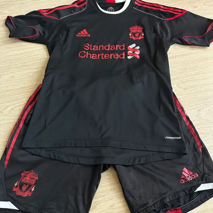 [BUNJANG] Adidas Liverpool 10/11 Training Set (Top &amp; Shorts) / 10-11 아디다스 리버풀 트레이닝 상하의 세트