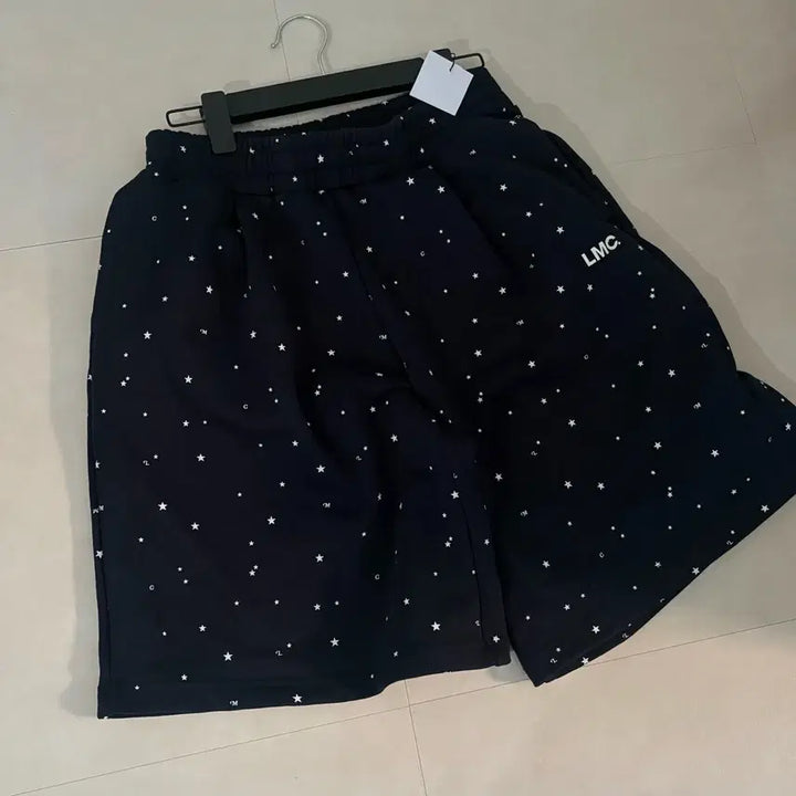 [BUNJANG] LMC Hoodie Set (Medium) and Bermuda Pants Set (Small) / 실착 1회 LMC 후드티+버뮤나팬츠 세트