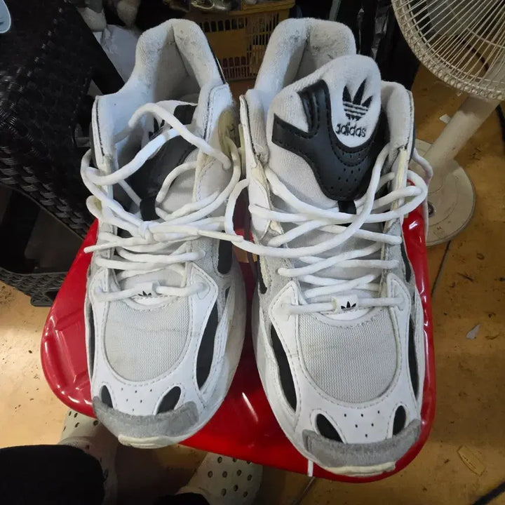 [BUNJANG] Adidas White Black Sneakers / 아디다스 화이트 블랙 운동화