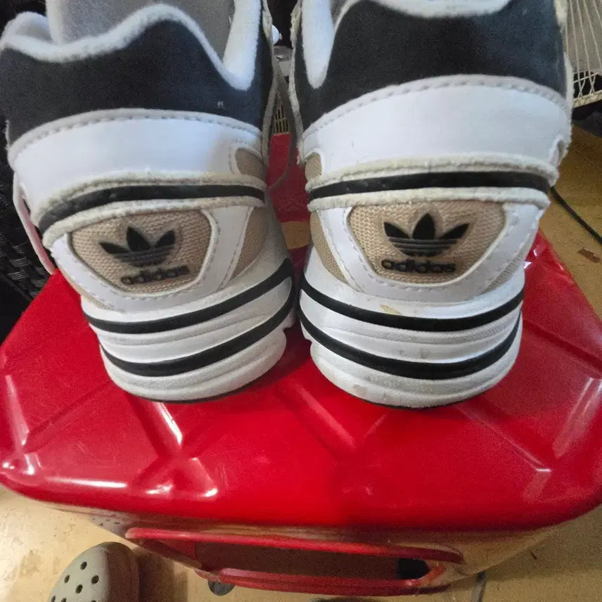 [BUNJANG] Adidas White Black Sneakers / 아디다스 화이트 블랙 운동화