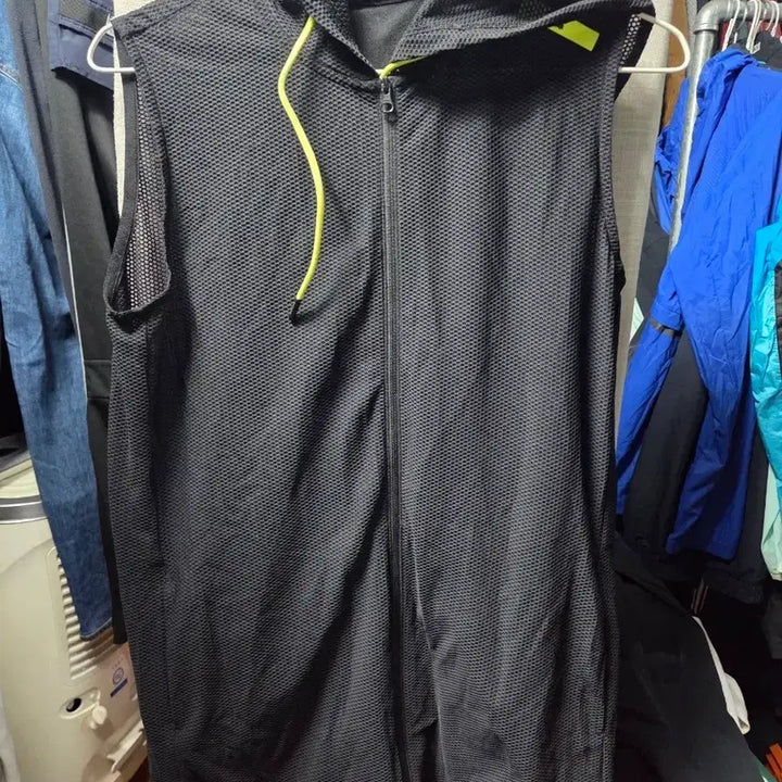 [BUNJANG] Kolon Black Mesh Hooded Vest / 코오롱 블랙 메쉬 후드 조끼