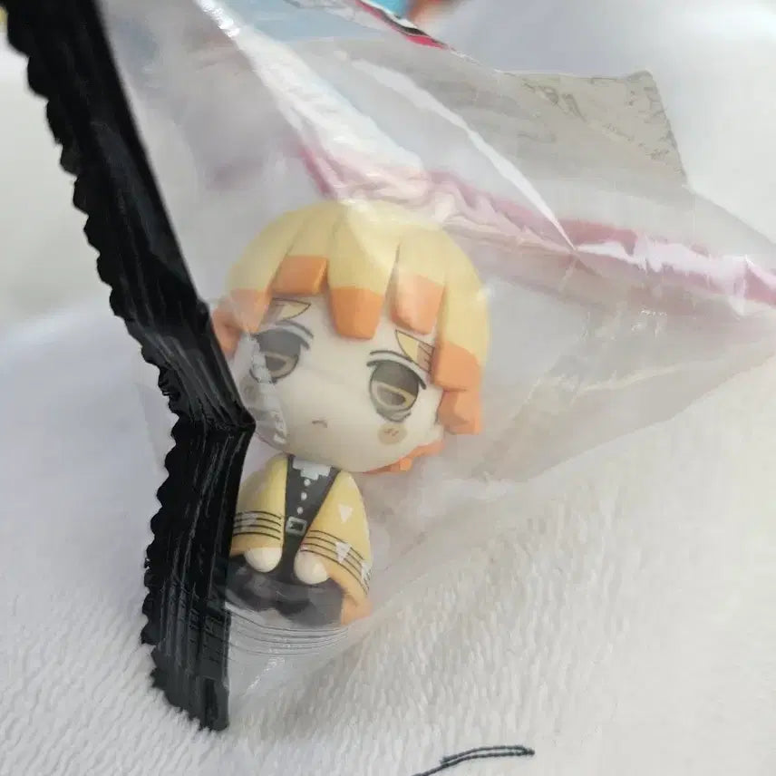 [BUNJANG] Demon Slayer: Kimetsu no Yaiba Zenitsu Mini Figure / 귀명의칼날 젠이츠 미니 피규어 판매해요