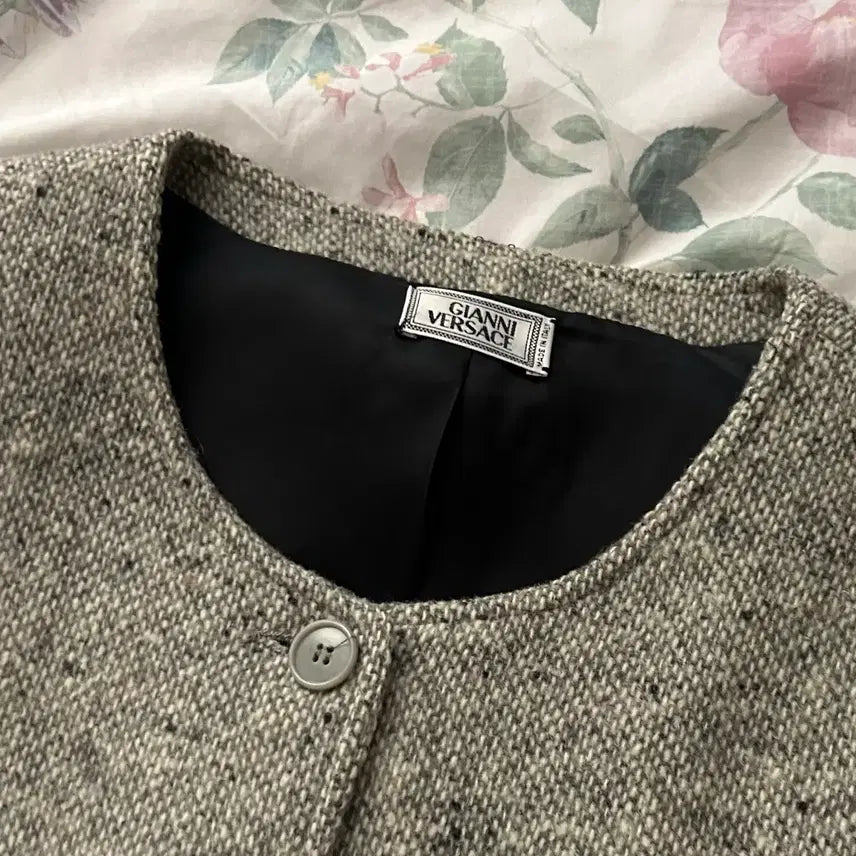 [BUNJANG] Gianni Versace Vintage Herringbone Lapel-less Tweed Jacket / 희귀/상태최상) 잔니 베르사체 빈티지 헤링본 노카라 트위드 자켓
