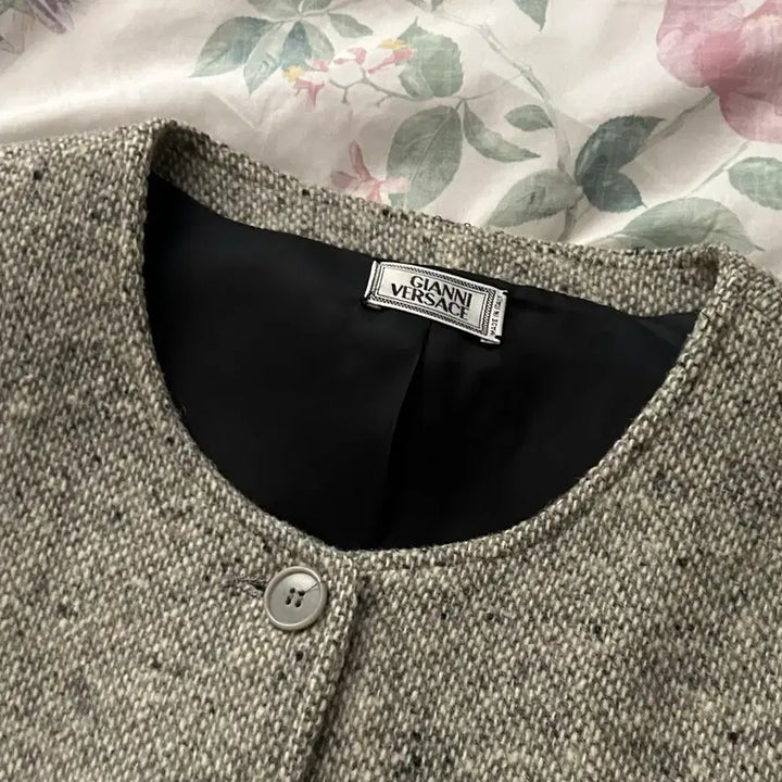 [BUNJANG] Gianni Versace Vintage Herringbone Lapel-less Tweed Jacket / 희귀/상태최상) 잔니 베르사체 빈티지 헤링본 노카라 트위드 자켓