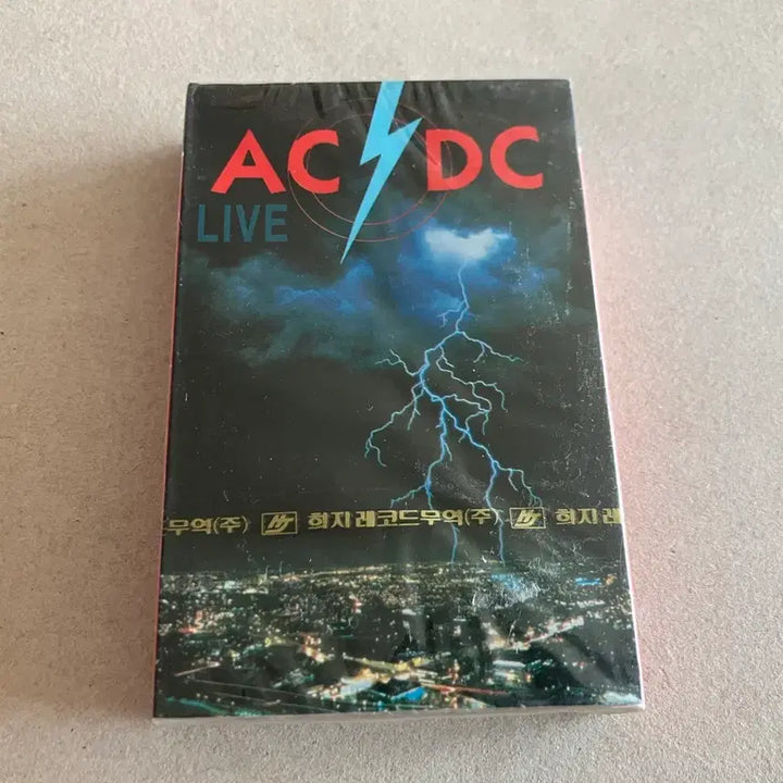 [BUNJANG] AC/DC Unsealed Cassette Tape / AC/DC 에이시디시 미개봉 카세트테이프