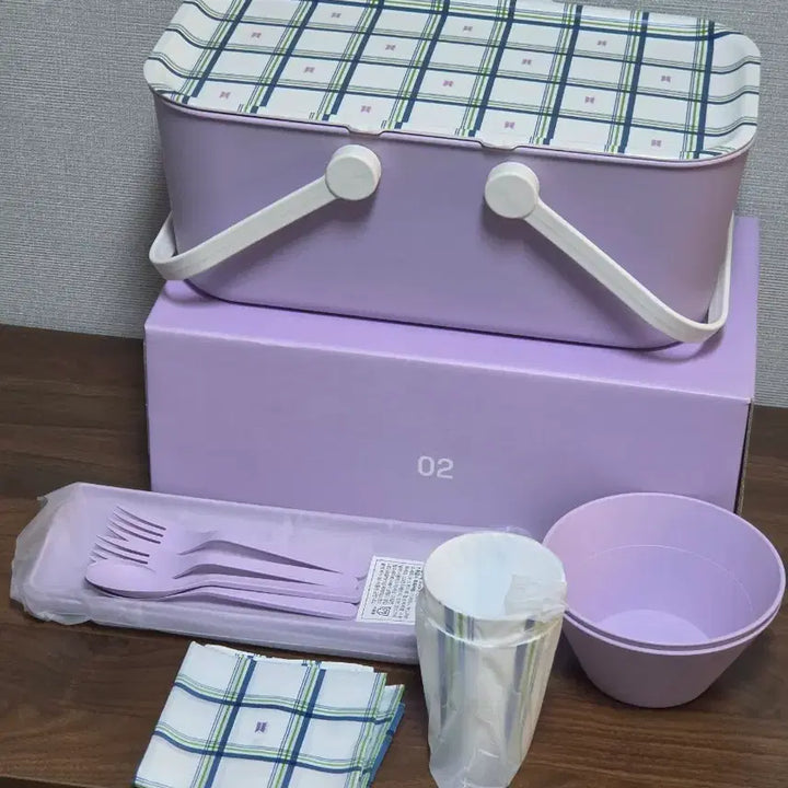 [BUNJANG] BTS Picnic Set Muchbox 02 / BTS 방탄 피크닉 세트 머치박스2