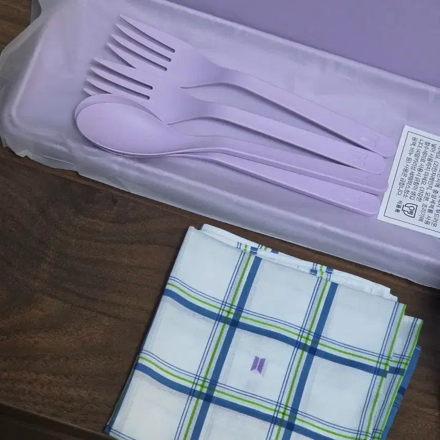 [BUNJANG] BTS Picnic Set Muchbox 02 / BTS 방탄 피크닉 세트 머치박스2