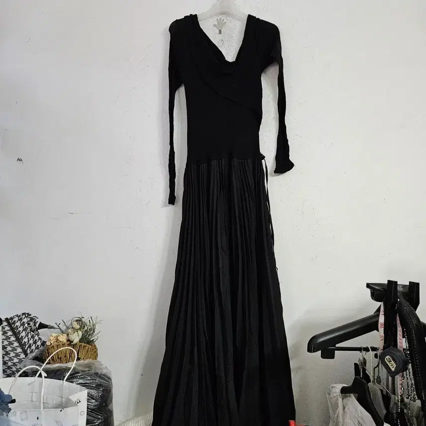 [BUNJANG] Black Long Pleated Dress / 블랙 롱 플리츠 원피스